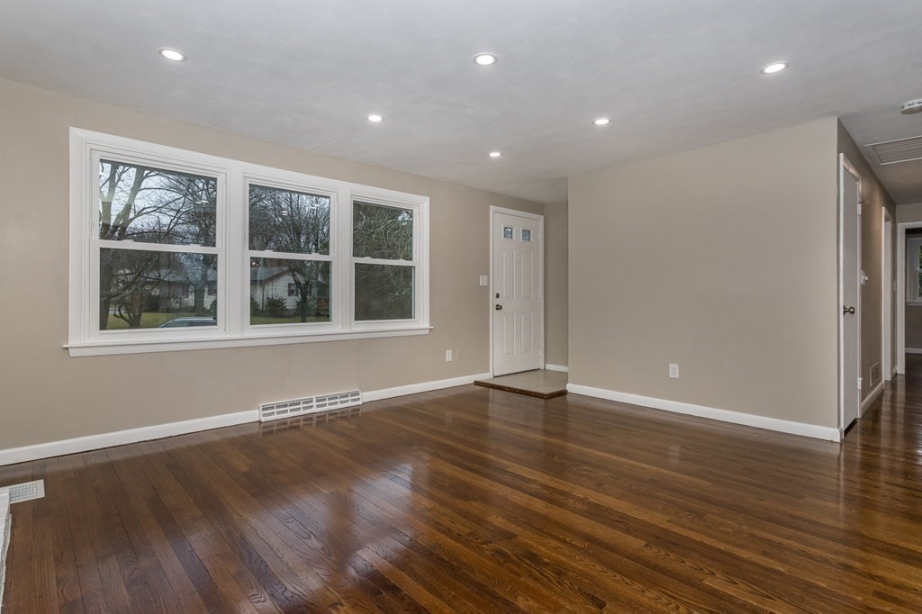 53 Roundtop Road Framingham, MA 01701 - Photo 7 of 24 Gallery Image 7