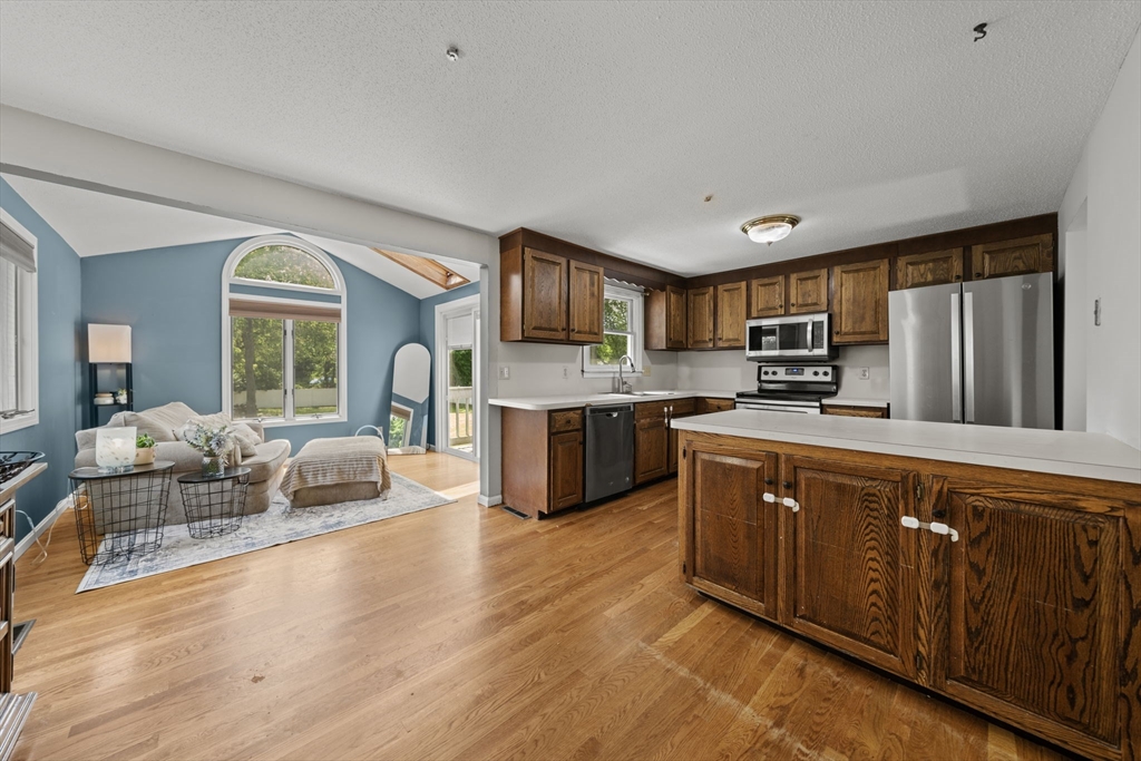 10 Upland Road Danvers, MA 01923 - Photo 6 of 30