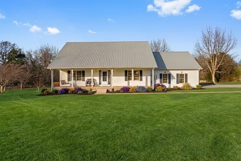 $589,900 | 954 Newt Vanattia Road, Hillsboro, TN 37342