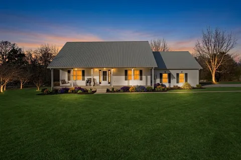 $589,900 | 954 Newt Vanattia Road, Hillsboro, TN 37342