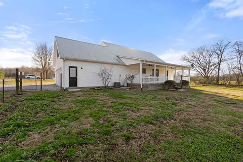 $589,900 | 954 Newt Vanattia Road, Hillsboro, TN 37342