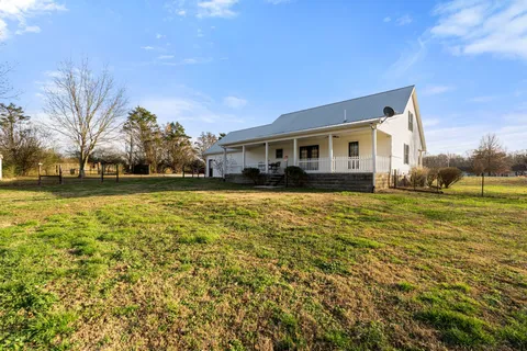 $589,900 | 954 Newt Vanattia Road, Hillsboro, TN 37342