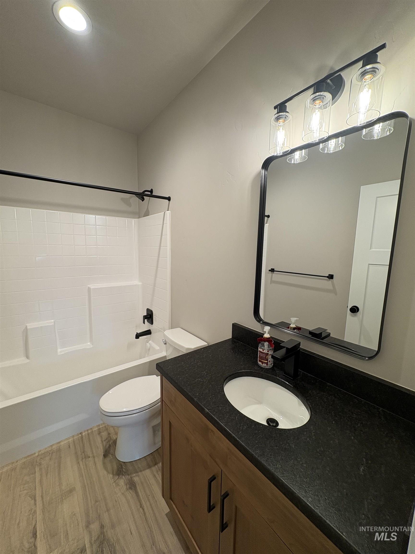 2184 Austin Way Fruitland, ID 83619 - Photo 28 of 34 Bathroom with light wood-style floors, vanity, bathtub / shower combination, and recessed lighting