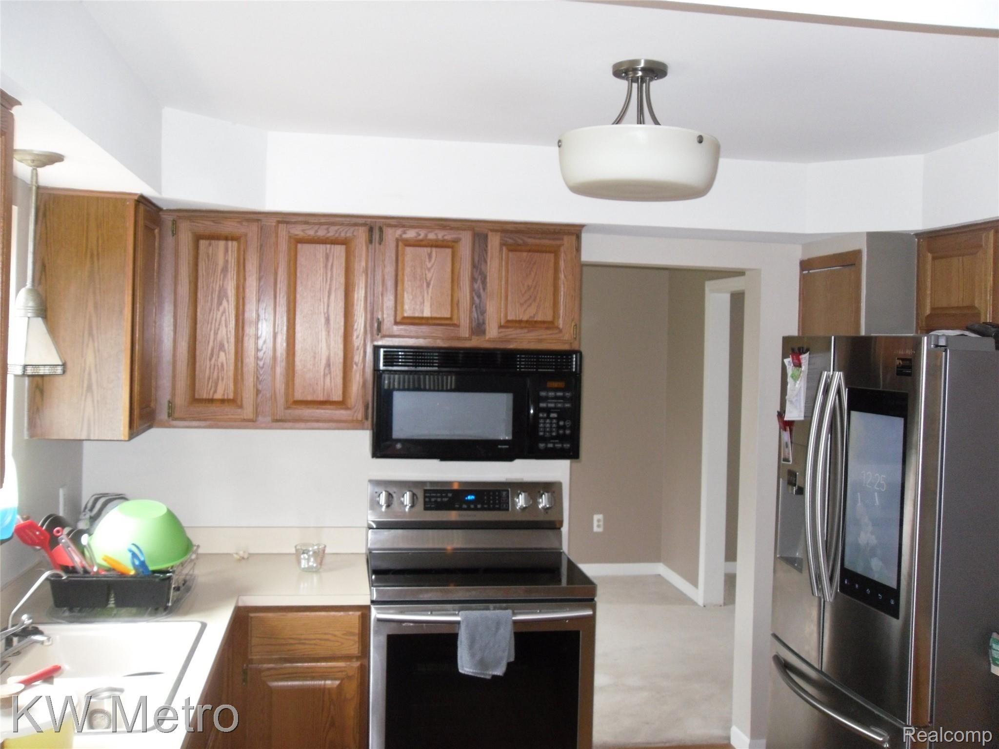 2014 Oak Leaf Court North Rochester, MI 48309 - Photo 31 of 33 SDC14025.JPG