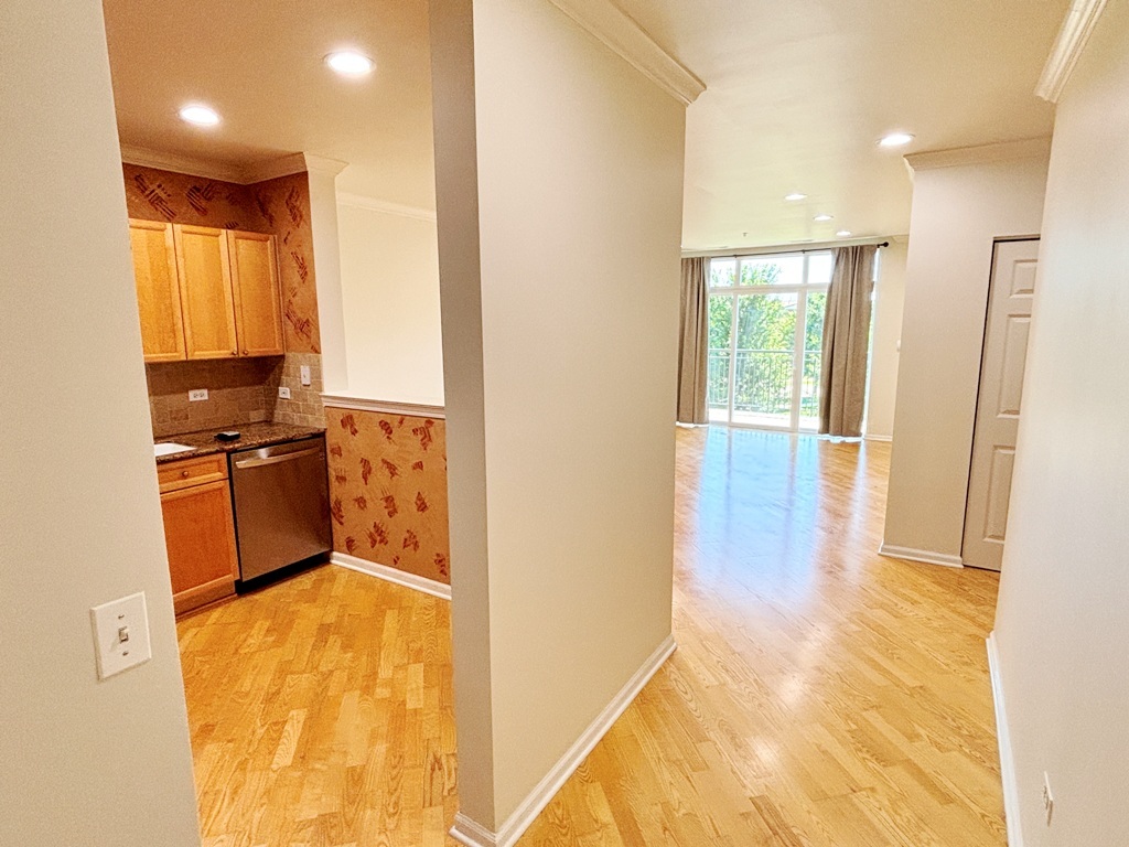 820 Weidner Road, Unit 307 Buffalo Grove, IL 60089 - Photo 2 of 20 Gallery Image 2