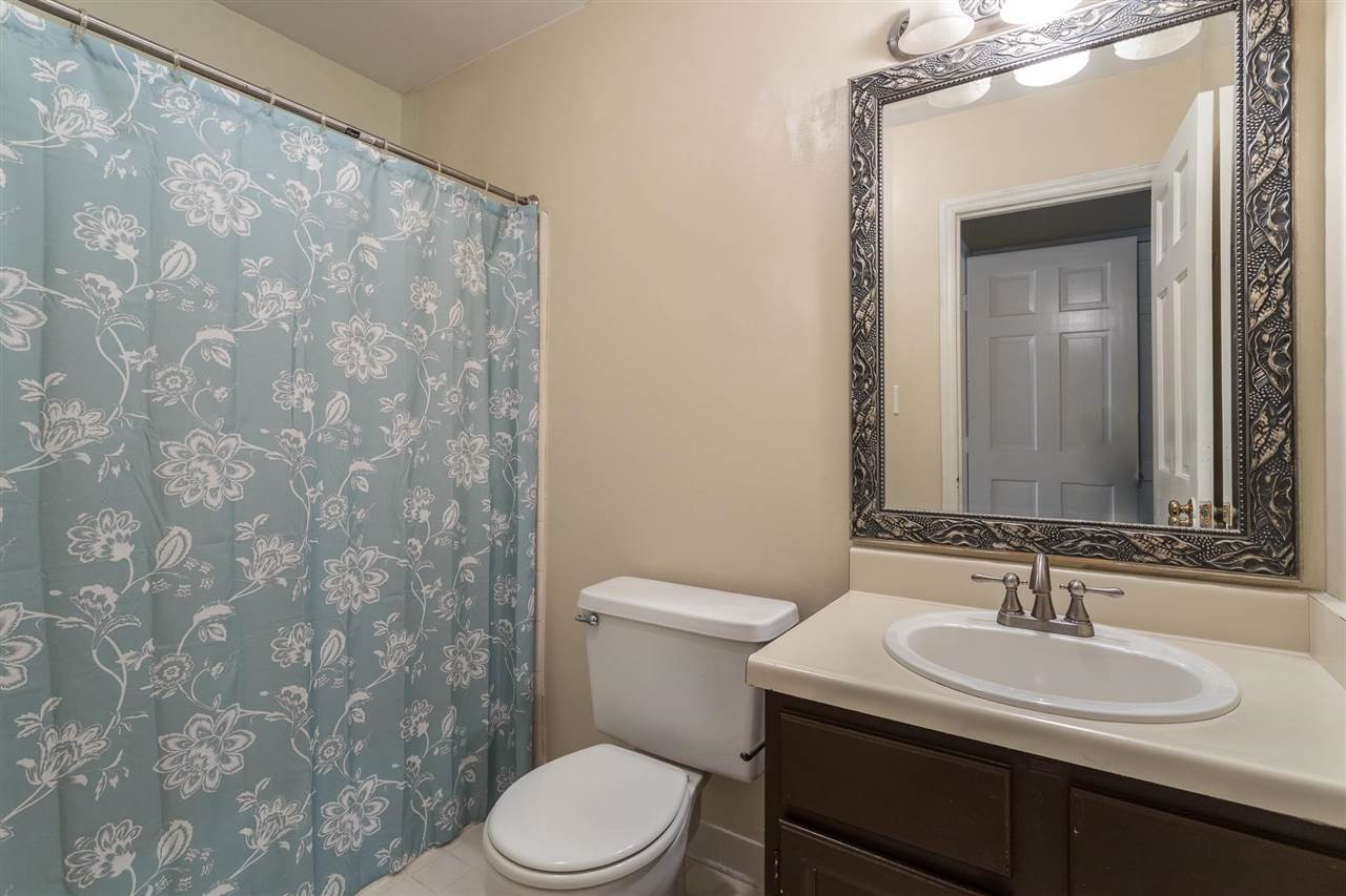 5621 Bridgetowne Way Raleigh, NC 27609 - Photo 14 of 26 Full Bathroom