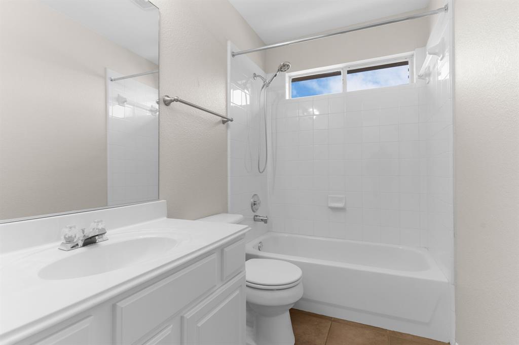 4607 Forest Park Road Plano, TX 75024 - Photo 35 of 40 a bathroom with a sink a toilet and a bathtub