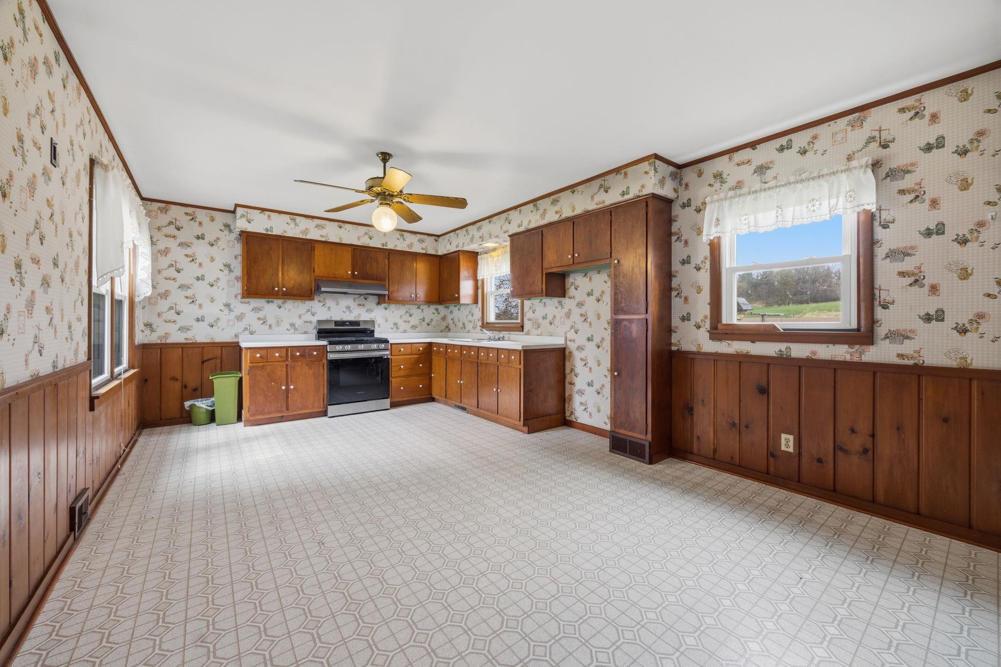 W7970 High Ridge Road Fort Atkinson, WI 53538 - Photo 13 of 48