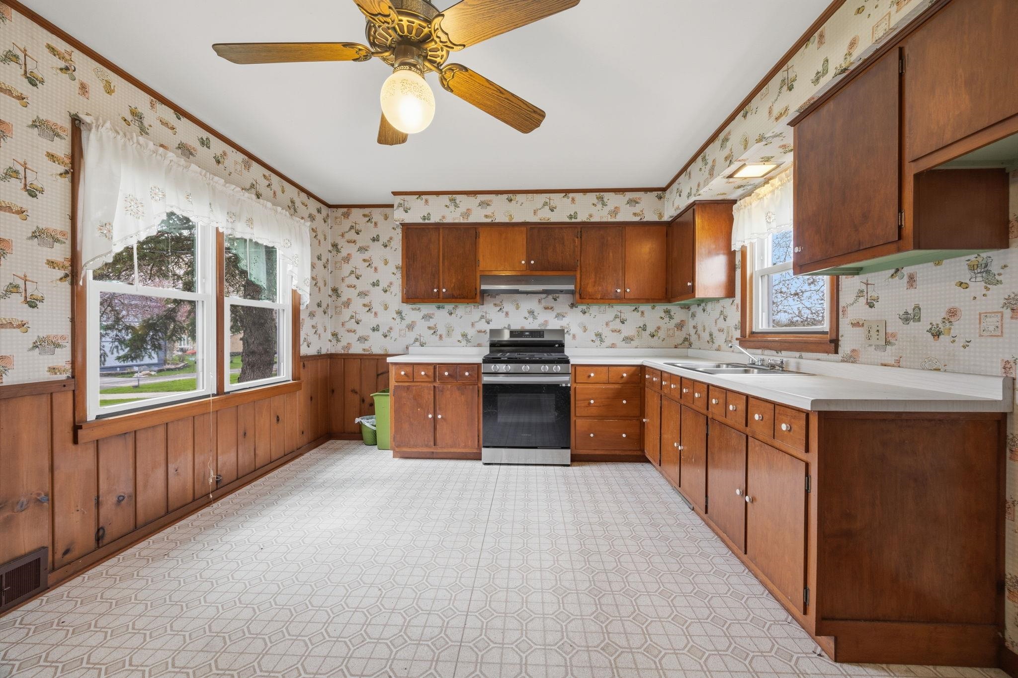 W7970 High Ridge Road Fort Atkinson, WI 53538 - Photo 14 of 48