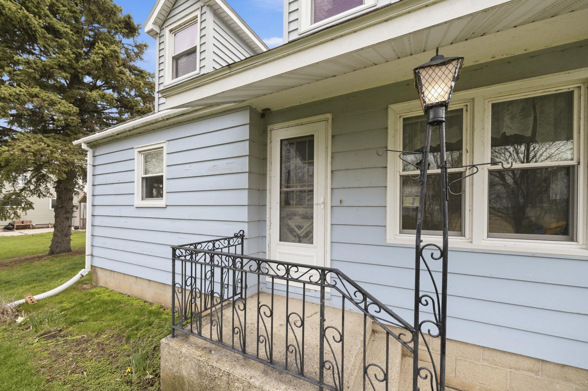 W7970 High Ridge Road Fort Atkinson, WI 53538 - Photo 2 of 48