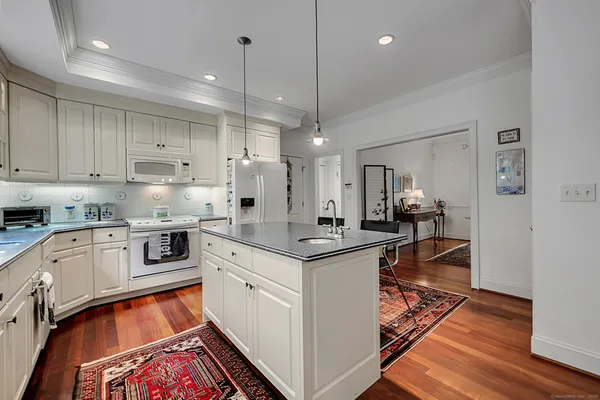 $799,900 | 68 Hart Street, Burlington, CT 06013