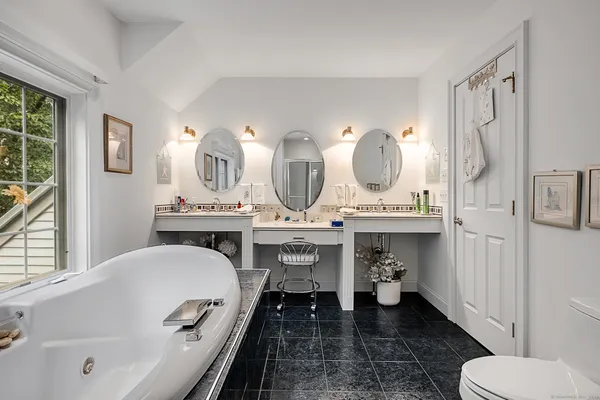 $799,900 | 68 Hart Street, Burlington, CT 06013