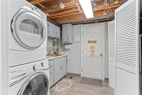 a view of a storage & utility room with washer and dryer