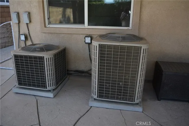 a view of back yard of the house