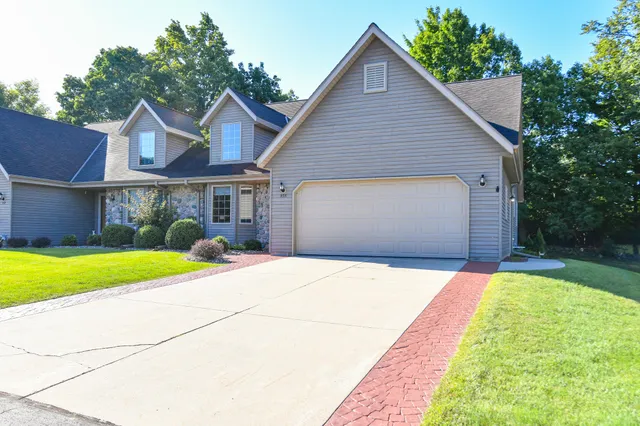 $440,000 | 955 East Loos Street, Hartford, WI 53027