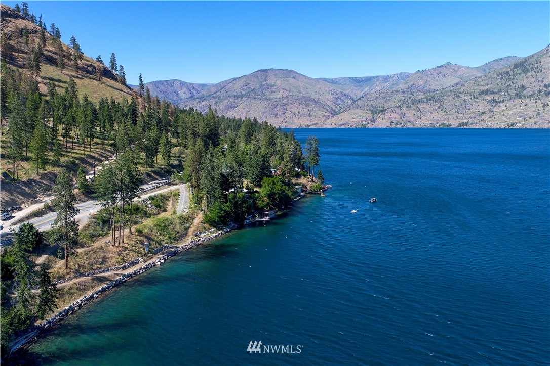 13537 South Lakeshore Road Chelan, WA 98816 - Photo 4 of 24 Gallery Image 4