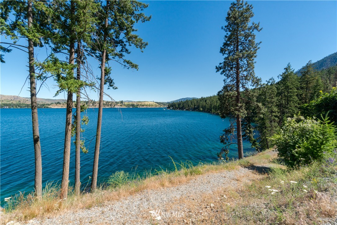 13537 South Lakeshore Road Chelan, WA 98816 - Photo 9 of 24 Gallery Image 9
