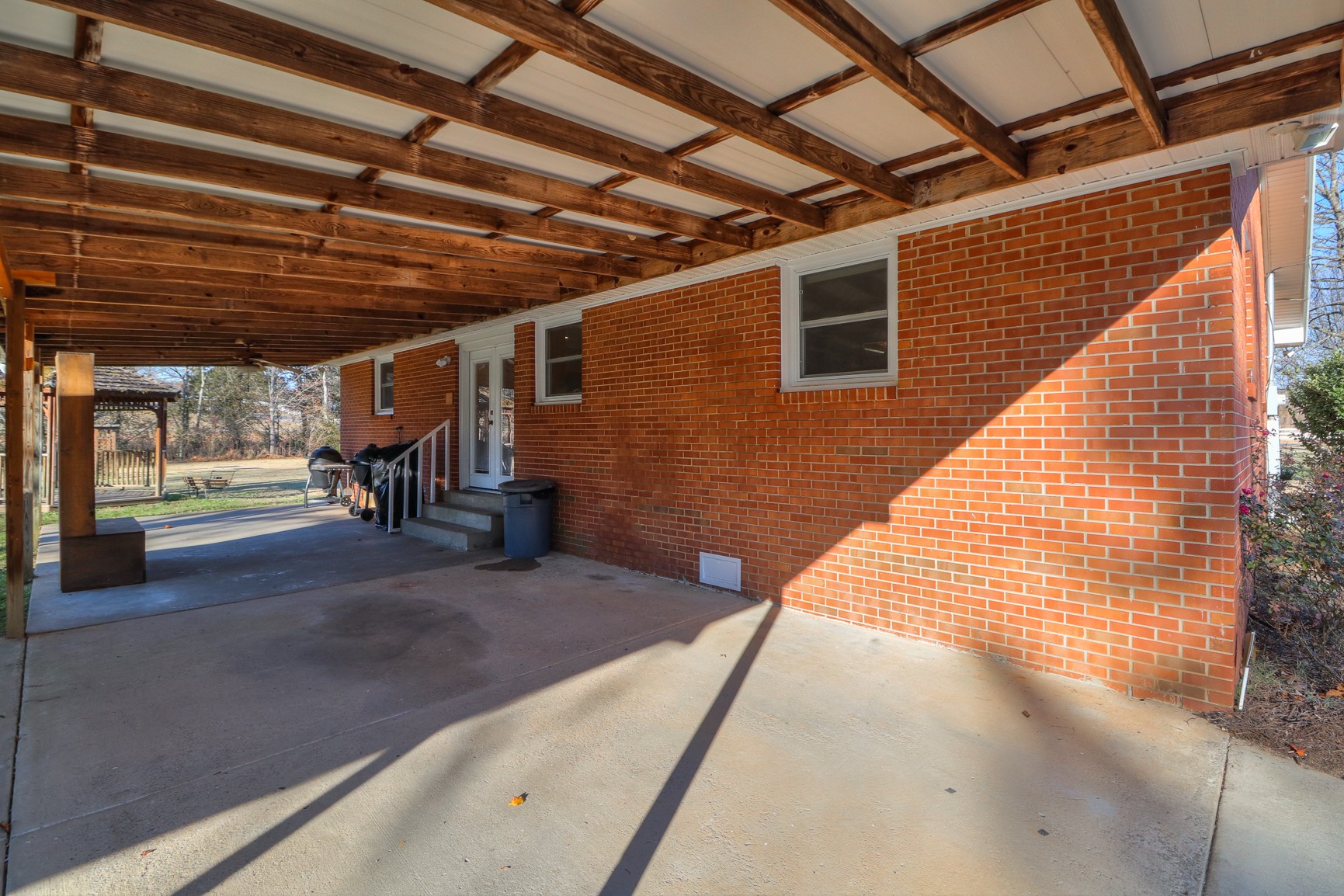 1824 Logue Road Mount Juliet, TN 37122 - Photo 26 of 53 a view of a patio with table and chairs