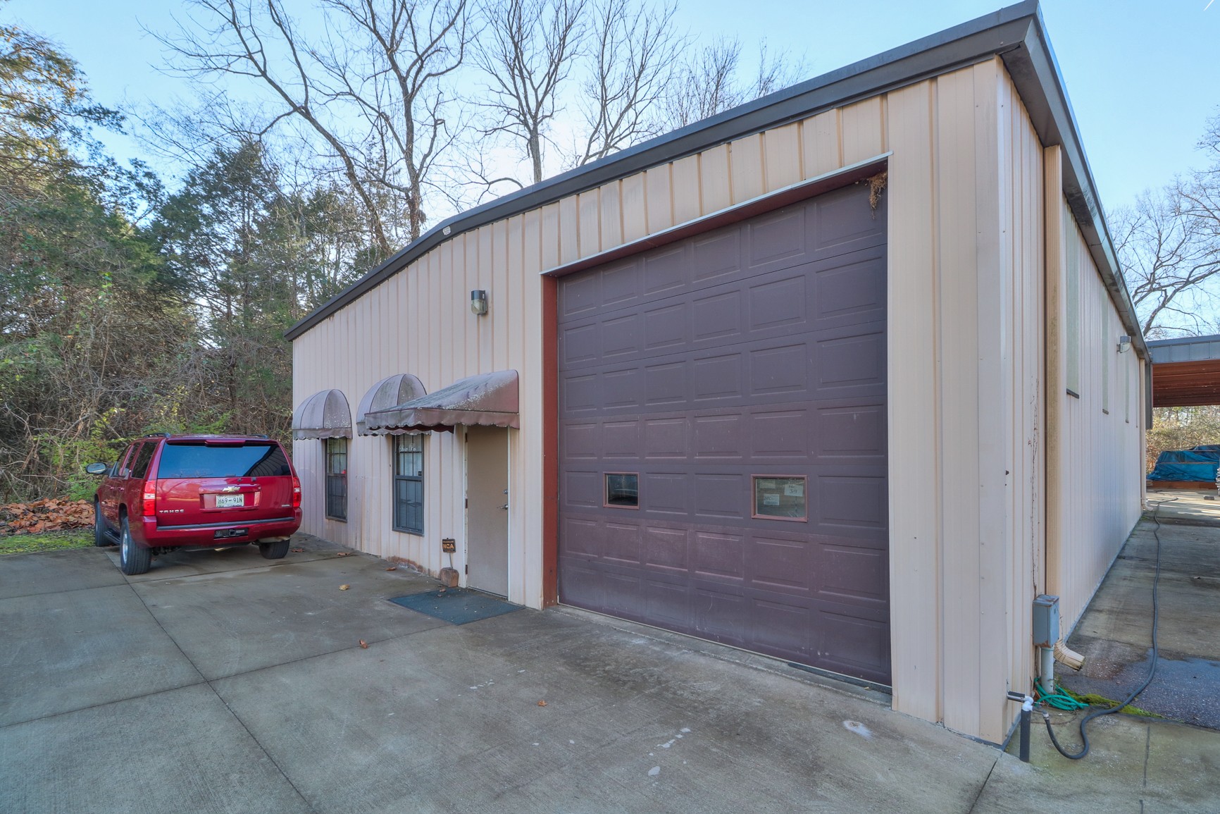 1824 Logue Road Mount Juliet, TN 37122 - Photo 34 of 53 a house with outdoor space