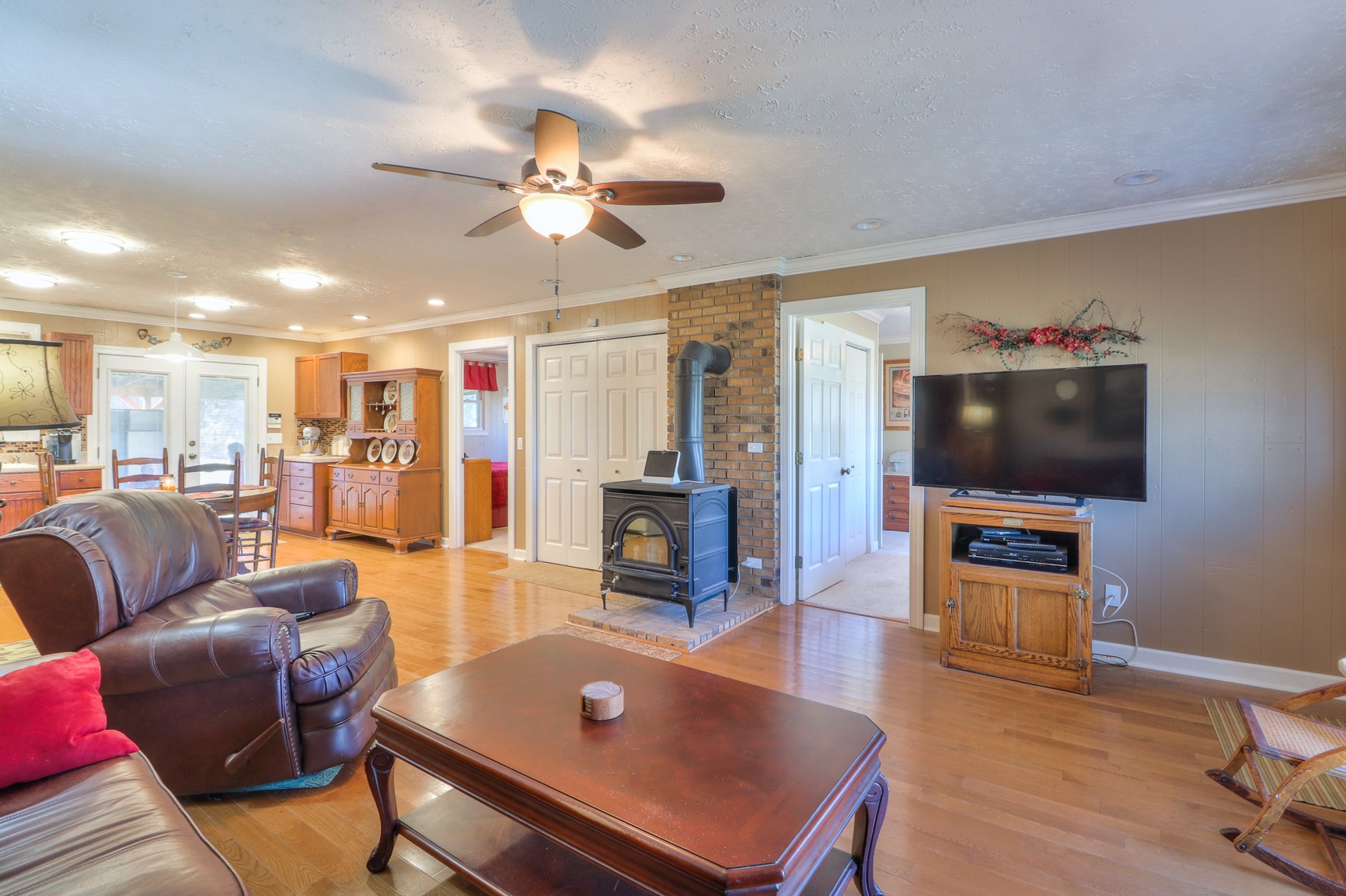 1824 Logue Road Mount Juliet, TN 37122 - Photo 5 of 53 a living room with furniture and a flat screen tv
