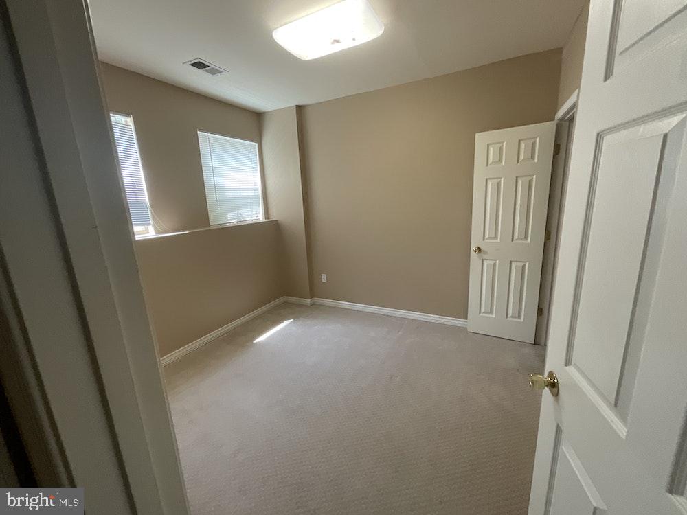 14800 Edman Circle Centreville, VA 20121 - Photo 5 of 20