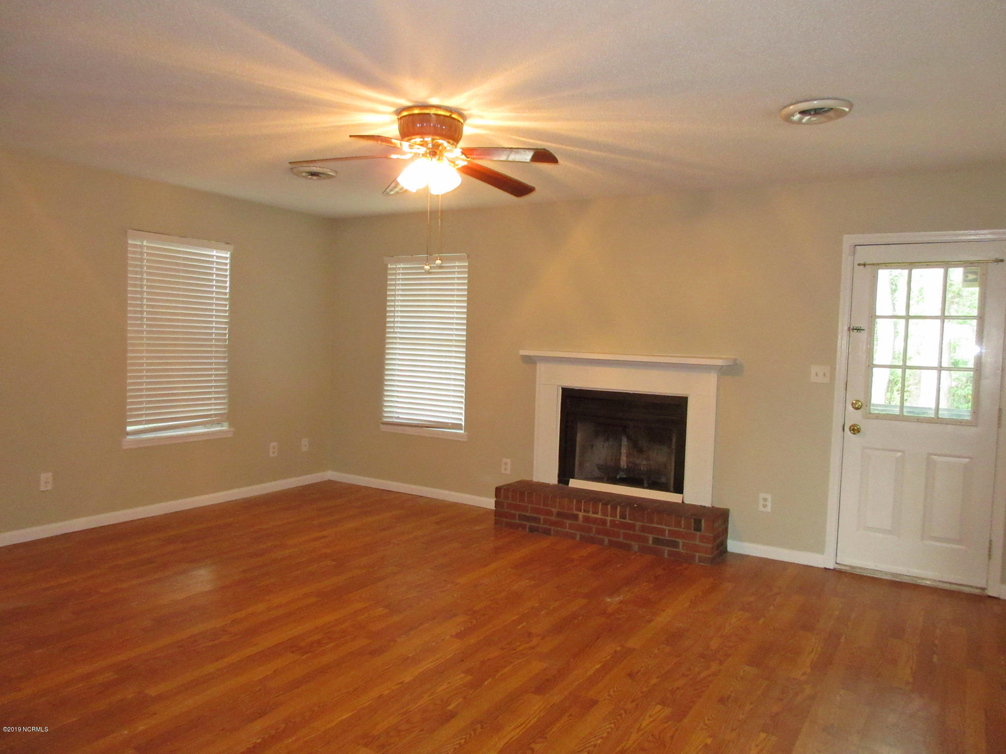114 Winter Road Jacksonville, NC 28540 - Photo 3 of 15 114 Winter Rd - Living 1