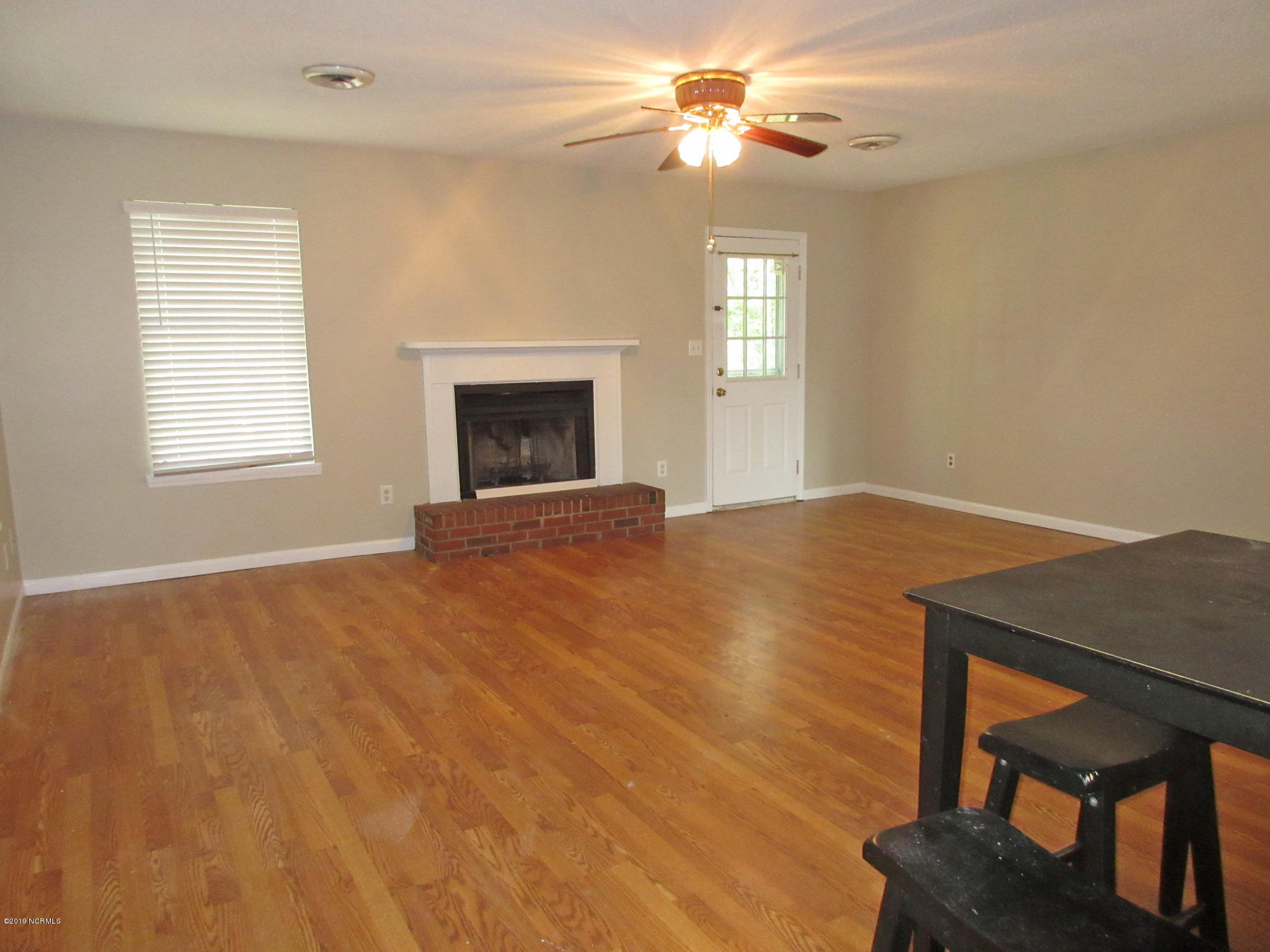 114 Winter Road Jacksonville, NC 28540 - Photo 4 of 15 114 Winter Rd - Living 3