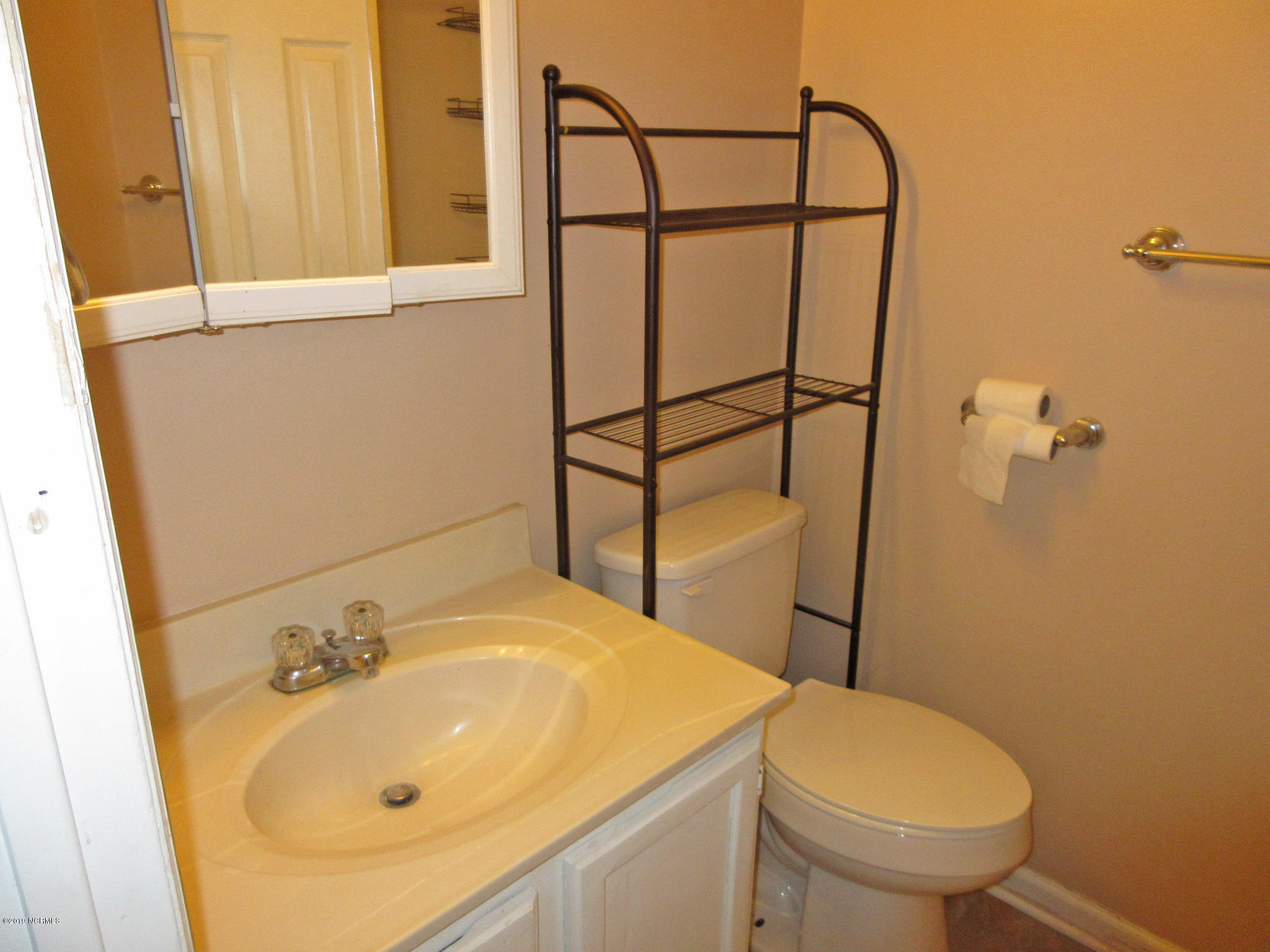 114 Winter Road Jacksonville, NC 28540 - Photo 9 of 15 114 Winter Rd - Bath Bed 1