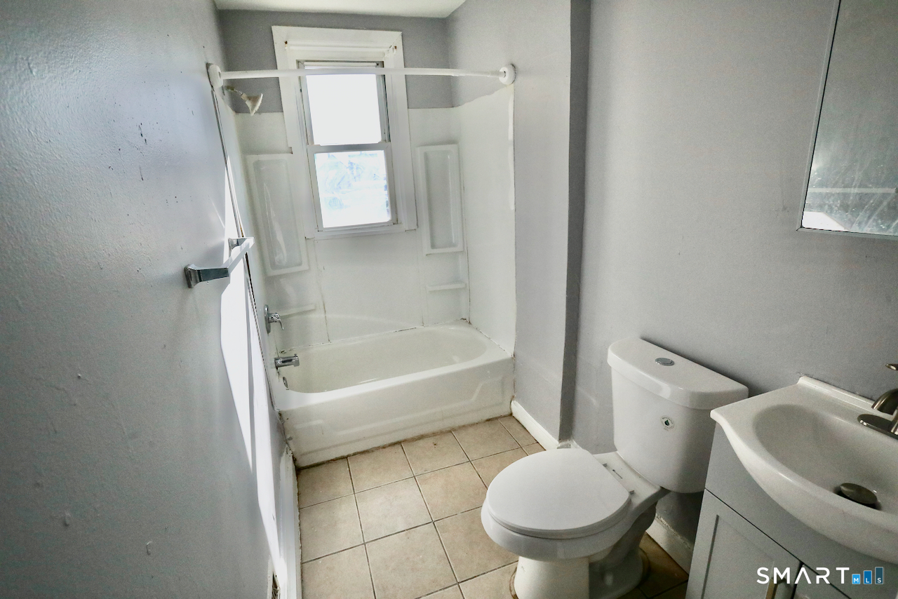 156 Poplar Street, Unit 1 New Haven, CT 06513 - Photo 23 of 31 a bathroom with a toilet and a bathtub