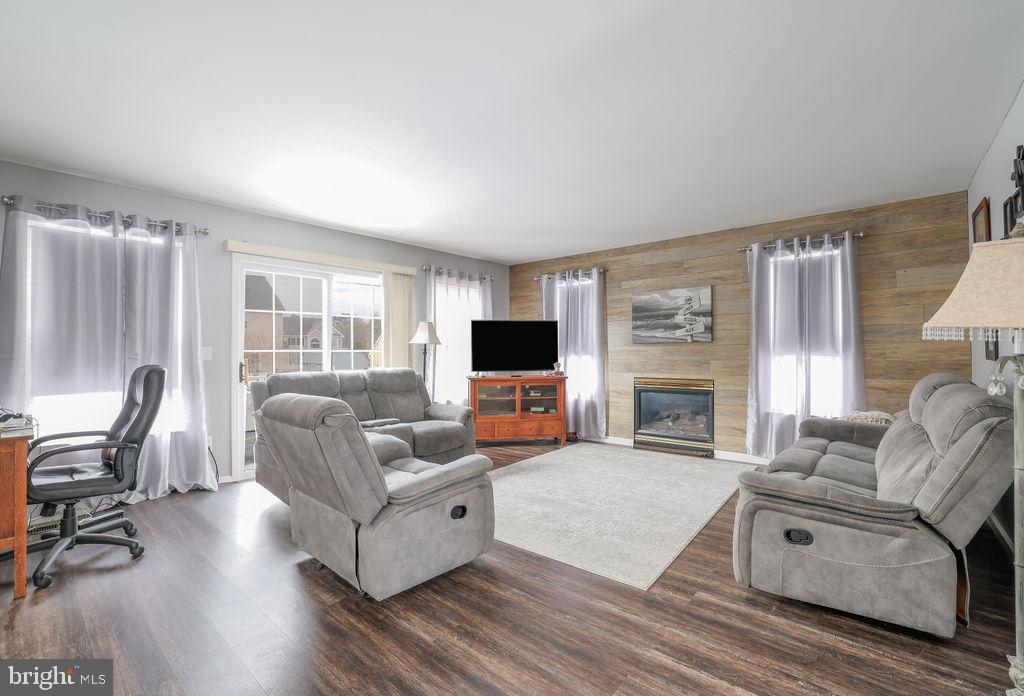 337 Leeward Road Manahawkin, NJ 08050 - Photo 3 of 44 Gallery Image 3