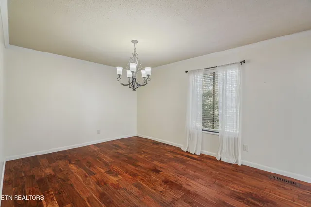 $579,900 | 121 Spencer Lane, Rockwood, TN 37854