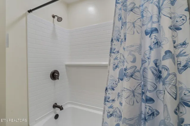 $579,900 | 121 Spencer Lane, Rockwood, TN 37854