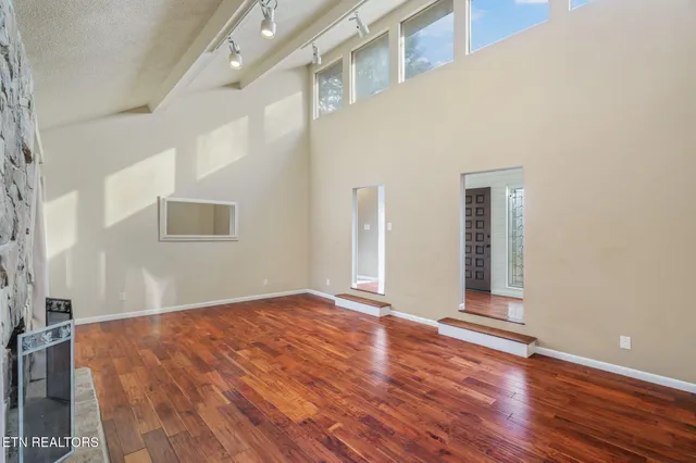 $579,900 | 121 Spencer Lane, Rockwood, TN 37854