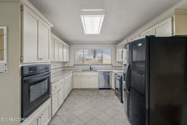 $579,900 | 121 Spencer Lane, Rockwood, TN 37854