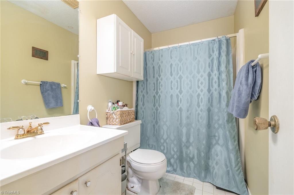 1660 Michael Road Lexington, NC 27295 - Photo 14 of 29 Hall Bathroom
