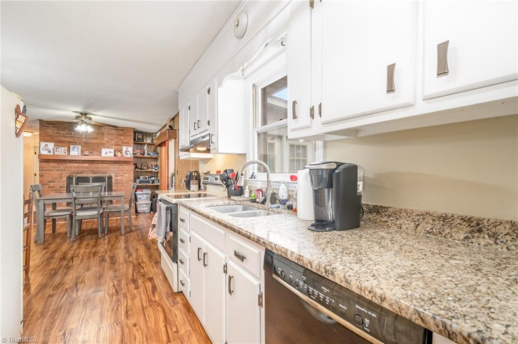 1660 Michael Road Lexington, NC 27295 - Photo 9 of 29 Granite countertops in kitchen