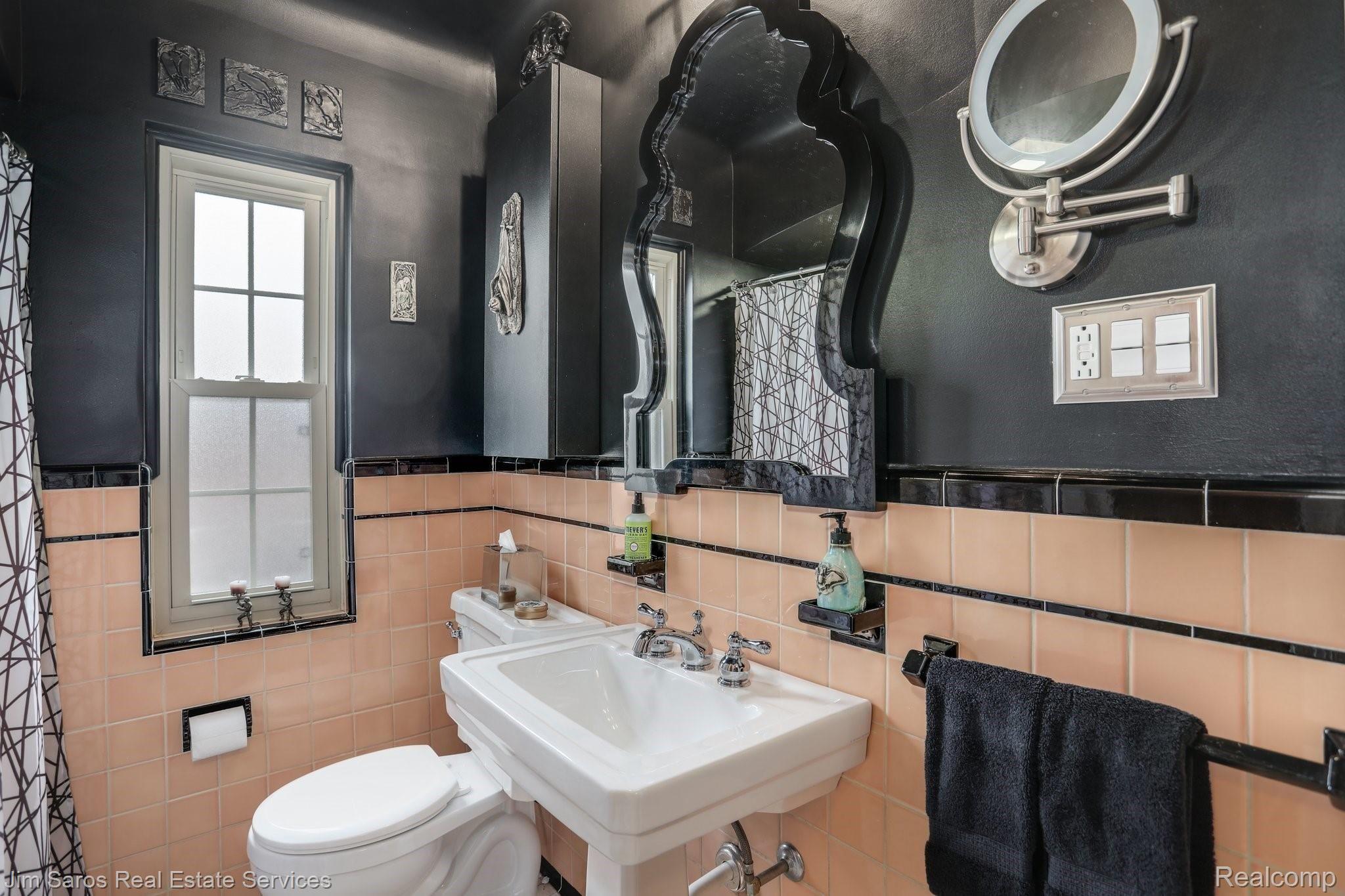 1729 Roslyn Road Grosse Pointe, MI 48236 - Photo 10 of 26 10-web-or-mls-1729 Roslyn Road Grosse Pointe Woods0010.jpg