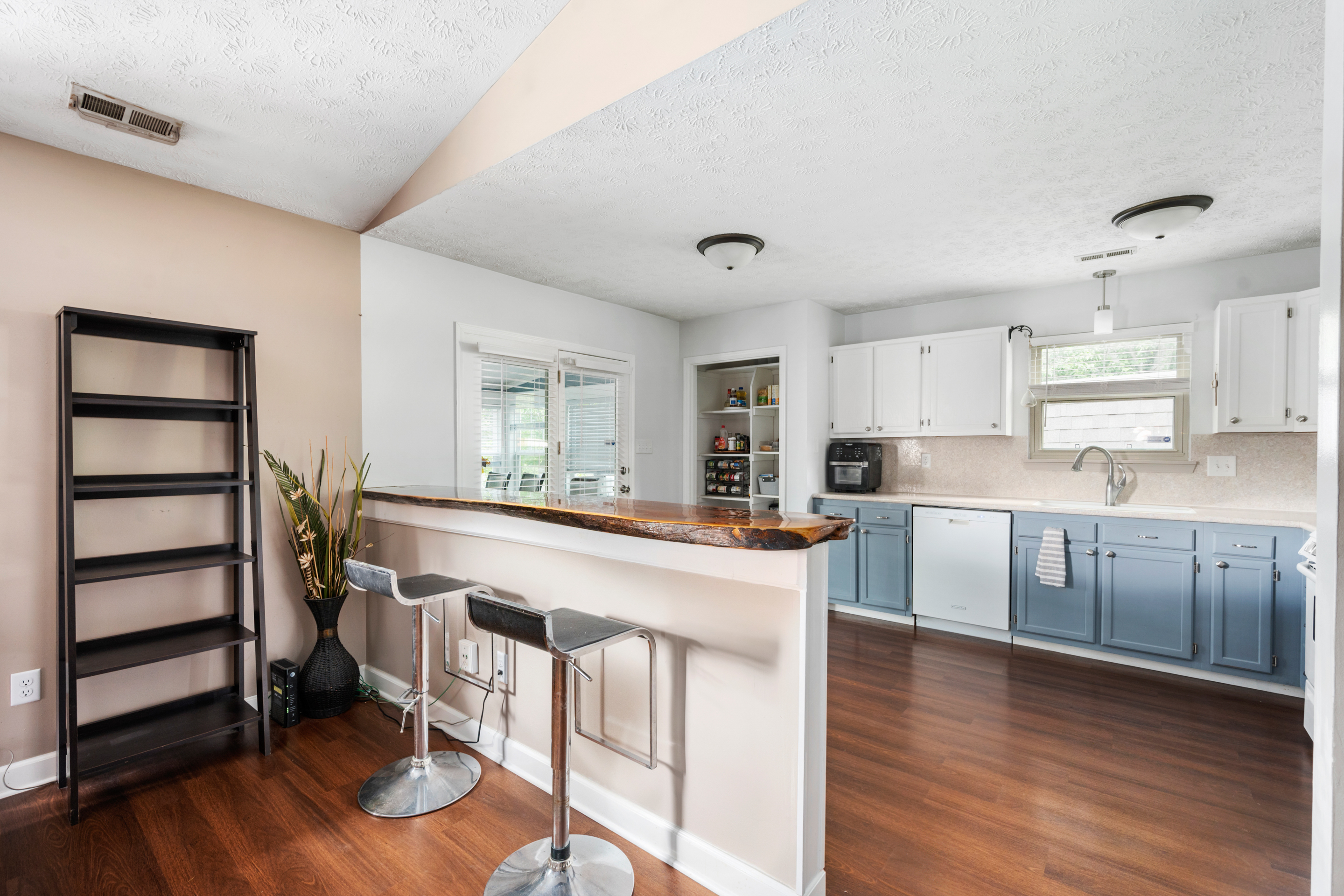 6256 Gunyon Way Indianapolis, IN 46237 - Photo 9 of 24