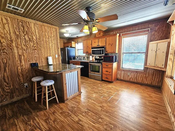 $425,000 | 414 Lcr 763, Groesbeck, TX 76642