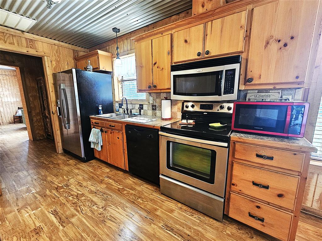 414 Lcr 763 Groesbeck, TX 76642 - Photo 8 of 28