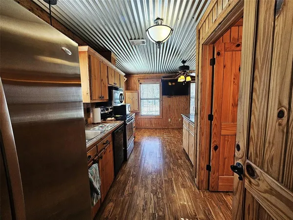 $425,000 | 414 Lcr 763, Groesbeck, TX 76642