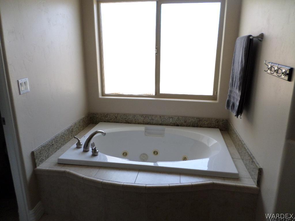 2074 Jamie Road Fort Mohave, AZ 86426 - Photo 25 of 35 Master jetted tub