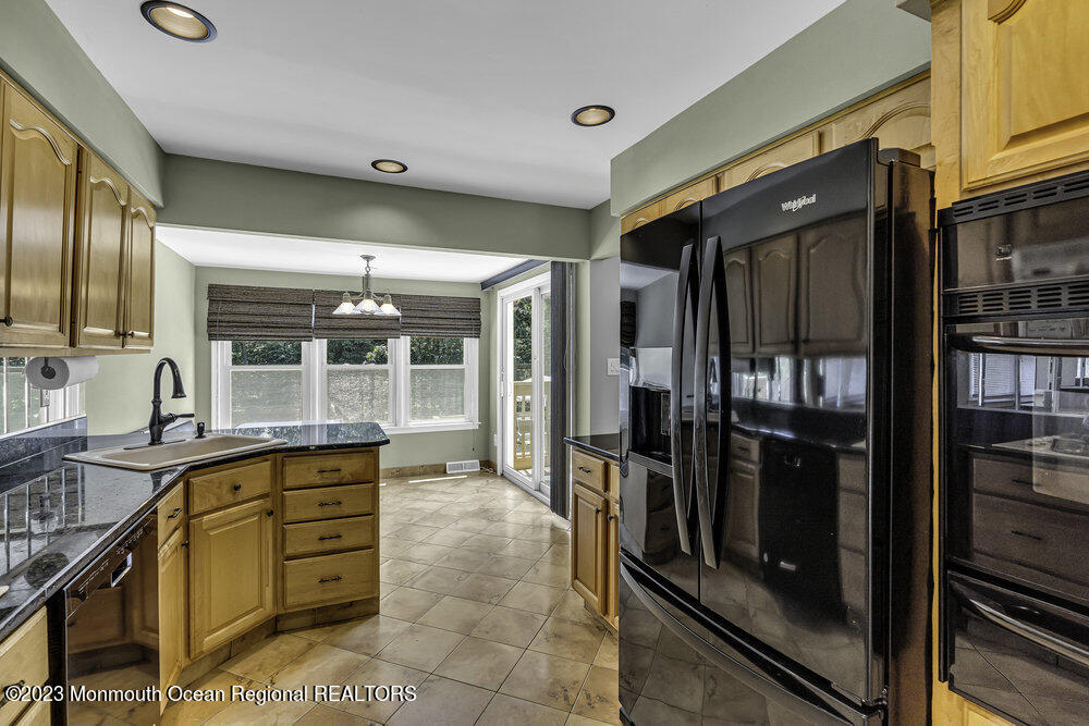 7 Nottingham Road Manalapan, NJ 07726 - Photo 12 of 41 016_dsc09630