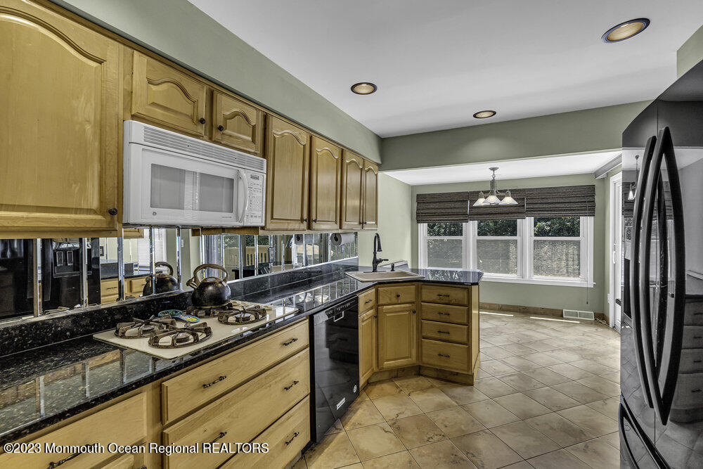 7 Nottingham Road Manalapan, NJ 07726 - Photo 13 of 41 017_dsc09635