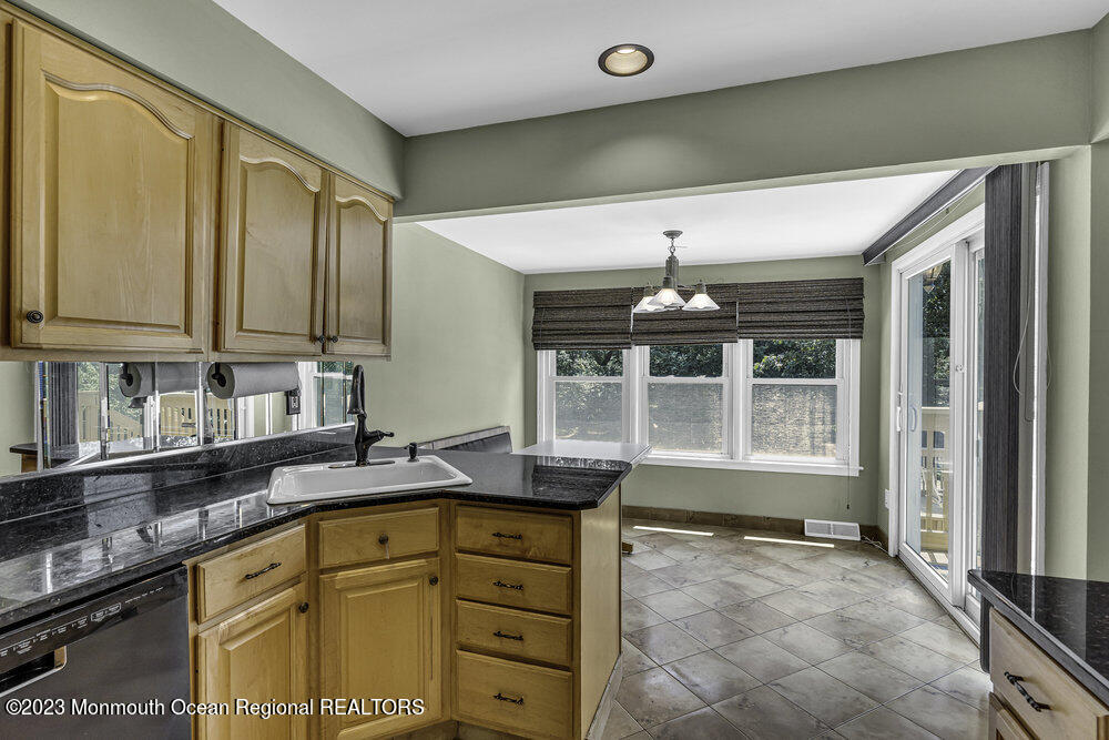 7 Nottingham Road Manalapan, NJ 07726 - Photo 14 of 41 018_dsc09640