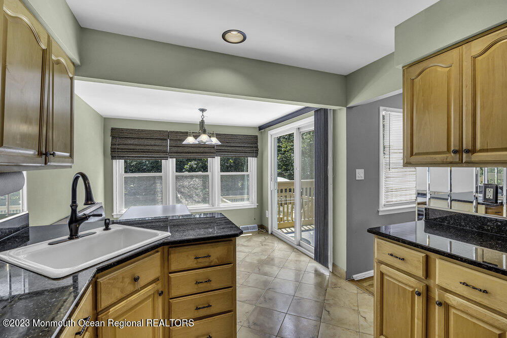 7 Nottingham Road Manalapan, NJ 07726 - Photo 15 of 41 019_dsc09645
