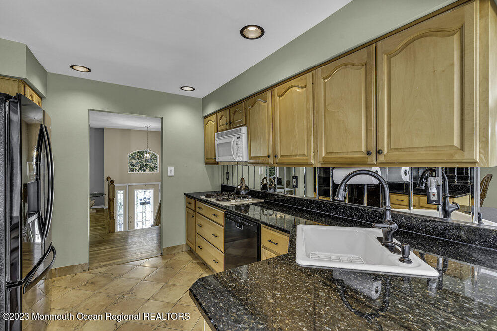 7 Nottingham Road Manalapan, NJ 07726 - Photo 17 of 41 021_dsc09655