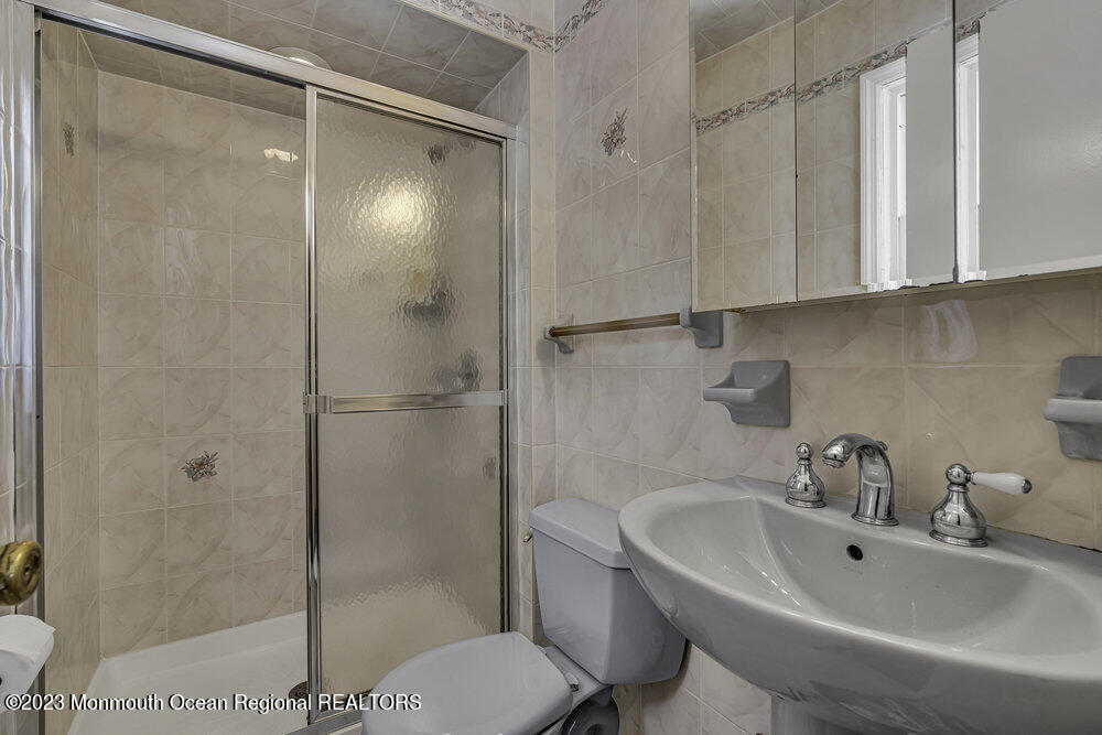 7 Nottingham Road Manalapan, NJ 07726 - Photo 25 of 41 033_dsc09590