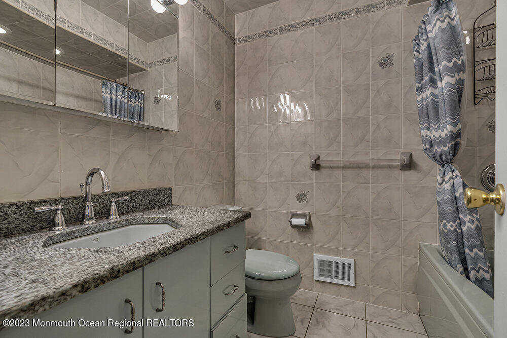 7 Nottingham Road Manalapan, NJ 07726 - Photo 30 of 41 030_dsc09575