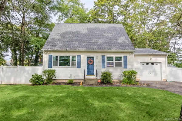 front view of house with a yard